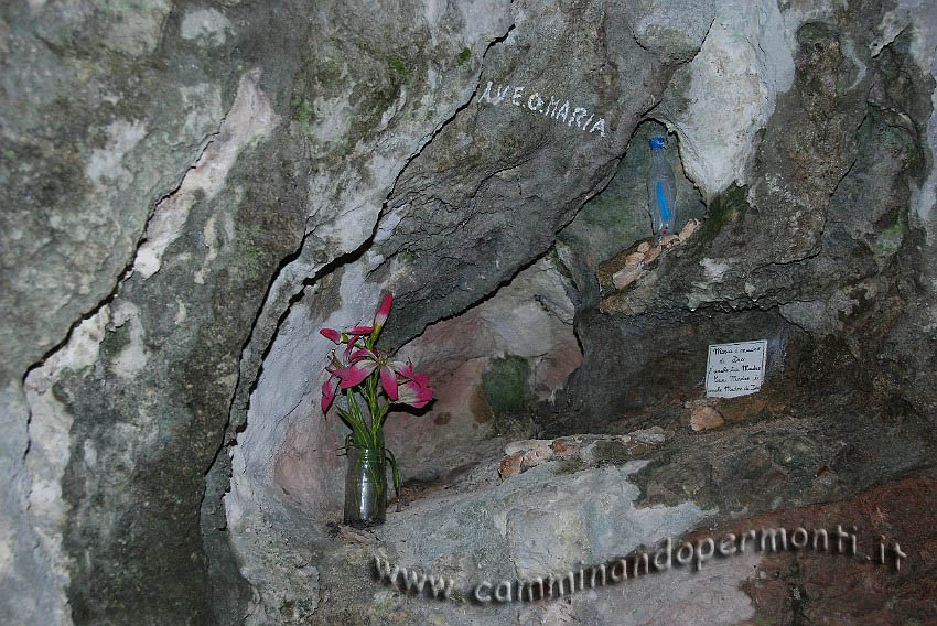 08 Grotta dei laghetti.JPG